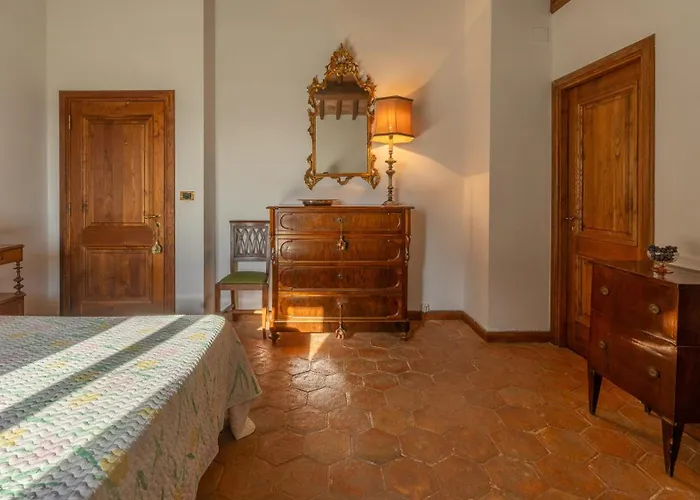 Vista Del 12, Emma Villa *