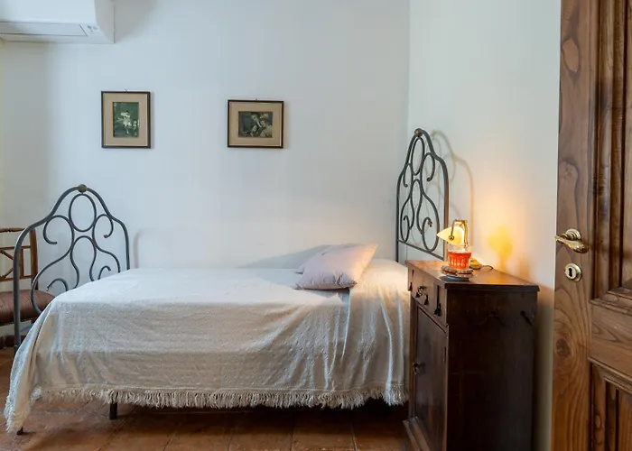 Vista Del 12, Emma Villa Guardea